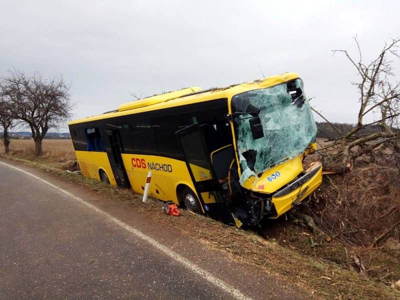 Havárie autobusu u Černčic.