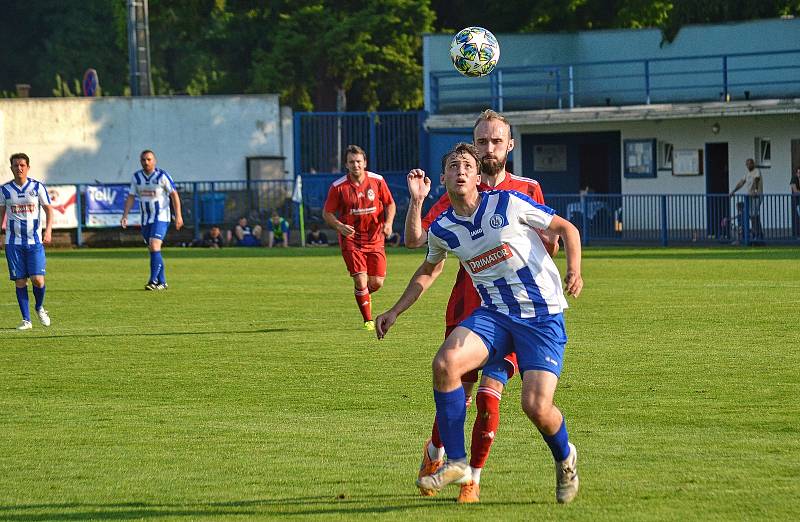 Náchod ve středečním duelu porazil Trutnov 4:2.