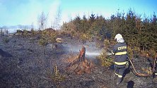 Profesionální i dobrovolní hasiči v posledních dnech vyrážejí často k požárům v přírodním prostředí.