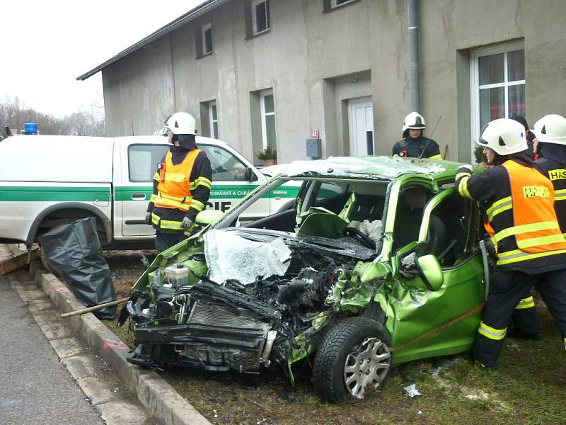 Dopravní nehoda v Náchodě - Malém Poříčí.