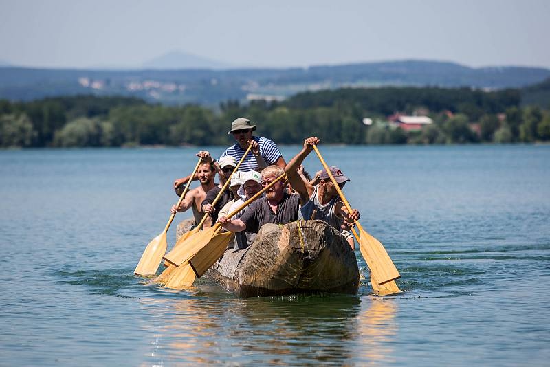 Úpravy člunu, zkouška jeho jízdních vlastností, fyzická příprava, noční plavba či plavba na vytrvalost. To vše čeká v těchto dnech účastníky soustředění expedice Monoxylon III, které včera začalo na vodní nádrži Rozkoš u České Skalice.