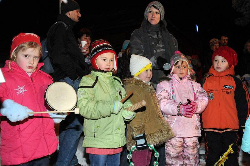 Předvánoční akce dětí ve Velkém Poříčí "Vánoční cinkání".