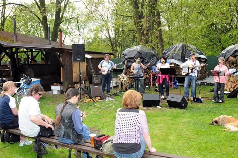 IX.ročník turistického pochodu a jízdy na kole „Poříčské toulky“.