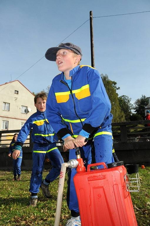 Třináctý ročník oblíbené soutěže mladých hasičů si nenechalo uniknout sedmadvacet pětičlenných hlídek z celého regionu. 