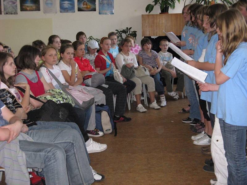 Žáci z partnerských  měst České Skalice a Polanice oslavili Den Země.