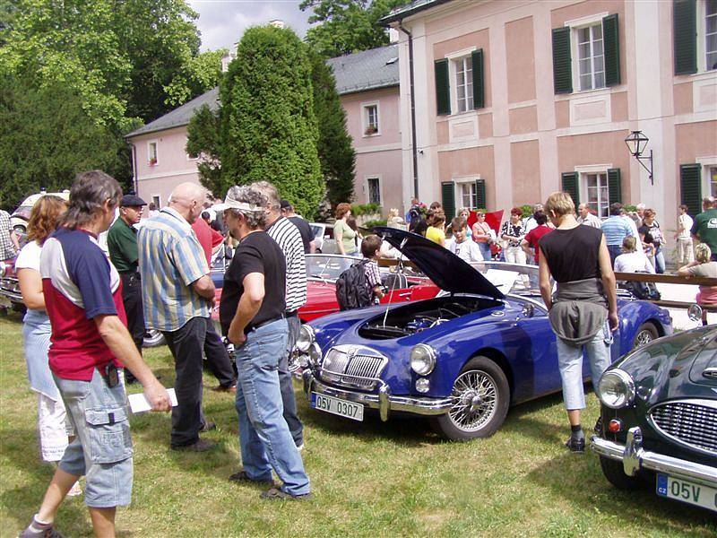 V Ratibořicích mohla veřejnost obdivovat autoveterány.