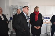 Výstavba náchodské nemocnice pokračuje podle plánu. Minulý týden ji navštívil i ministr zdravotnictví Adam Vojtěch.