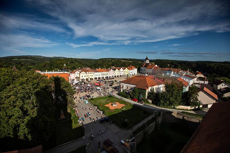 Festival české filmové komedie v Novém Městě nad Metují začal v sobotu 14. září koncertem Báry Basikové.