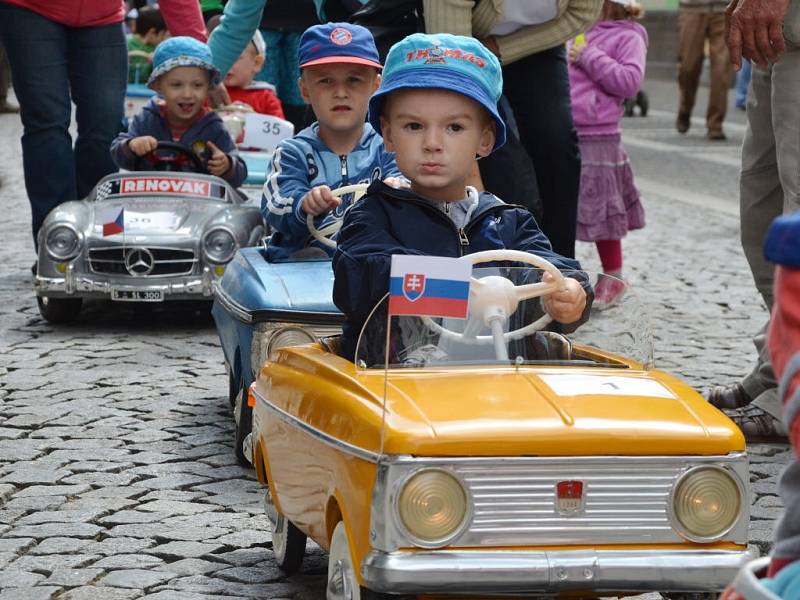 TŘETÍ MEZINÁRODNÍ SRAZ šlapacích vozítek v Náchodě.