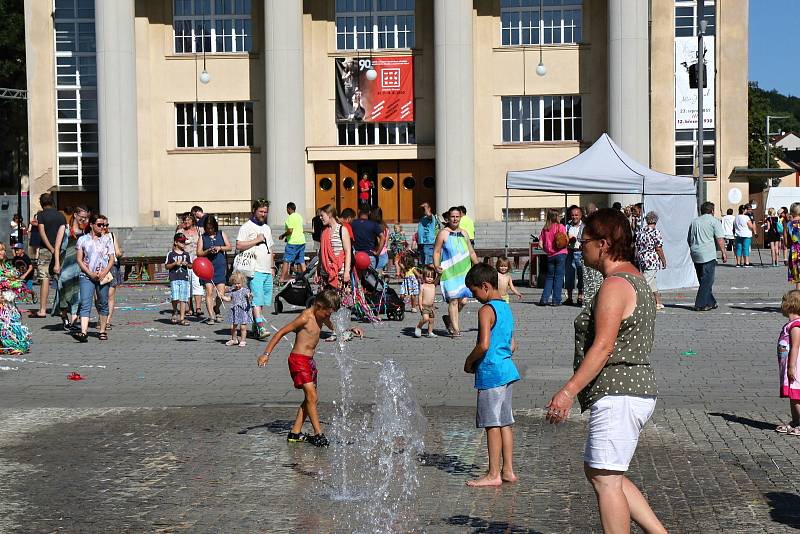 Hronov patří již po 90. ochotnickému divadlu.