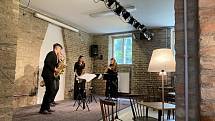 Saxofonová čtveřice Aureum Saxophon Quartett z Rakouska měla vystoupit původně v české premiéře v kostele sv. Markéty v Šonově, z důvodu současné situace však jejich koncert zazní netradičně v „online premiéře virtuální“.