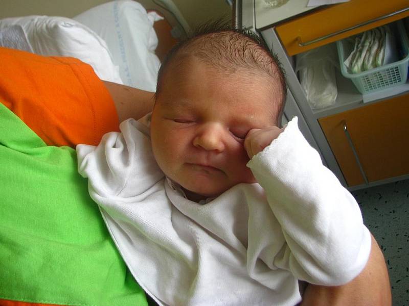 Bára Kolářová přišla na svět 1. července ve 8.28 hod. Po narození vážila 3,310 kg a měřil 50cm. Společný domov s rodiči má v Novém Městě n. Met.