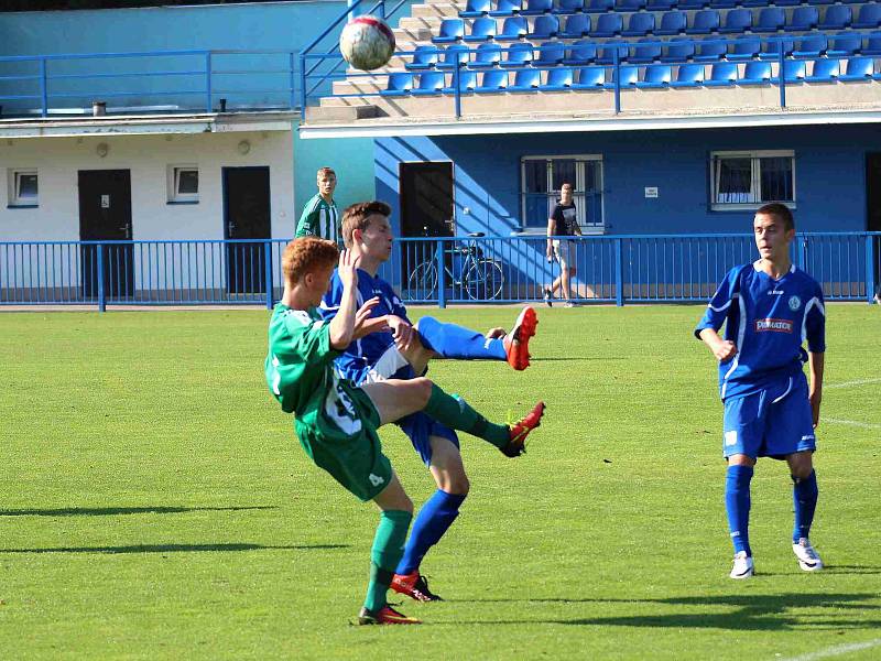 Ligoví starší dorostenci Náchoda (v modrém) doma přehráli pražský Meteor.