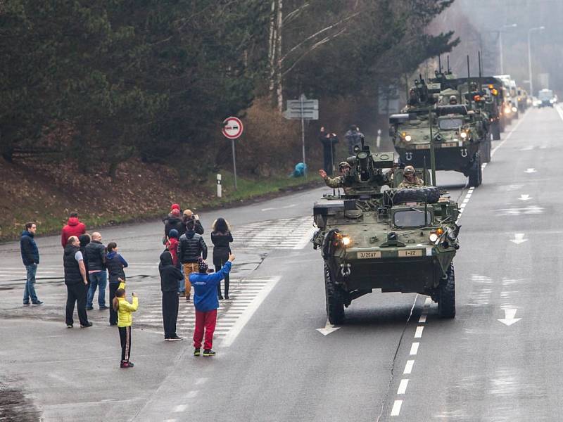 Konvoj americké armády v Náchodě.