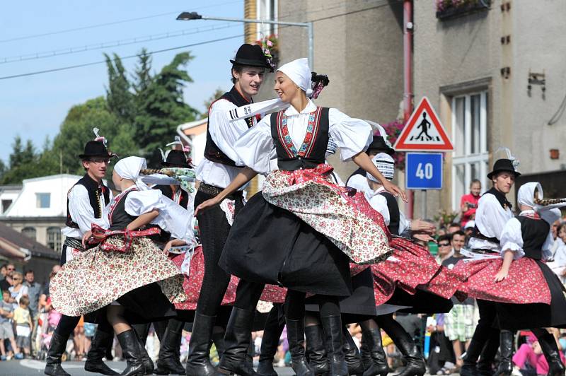 Závěr folklorního festivalu v Červeném Kostelci.