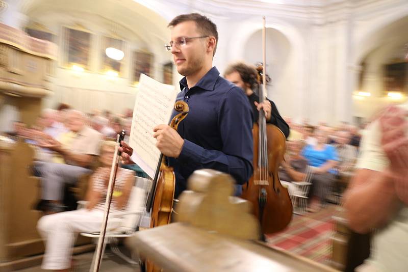 Bezděkovský kostel hostil rakouské Accio Piano Trio ve složení Clemens Böck (housle), Christina Scheicher (klavír) a Sebastian Bertoncelj (violoncello).