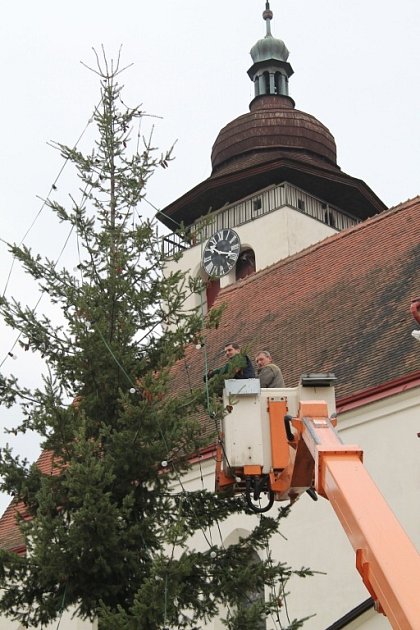 Vánoční strom v Novém Městě nad Metují.