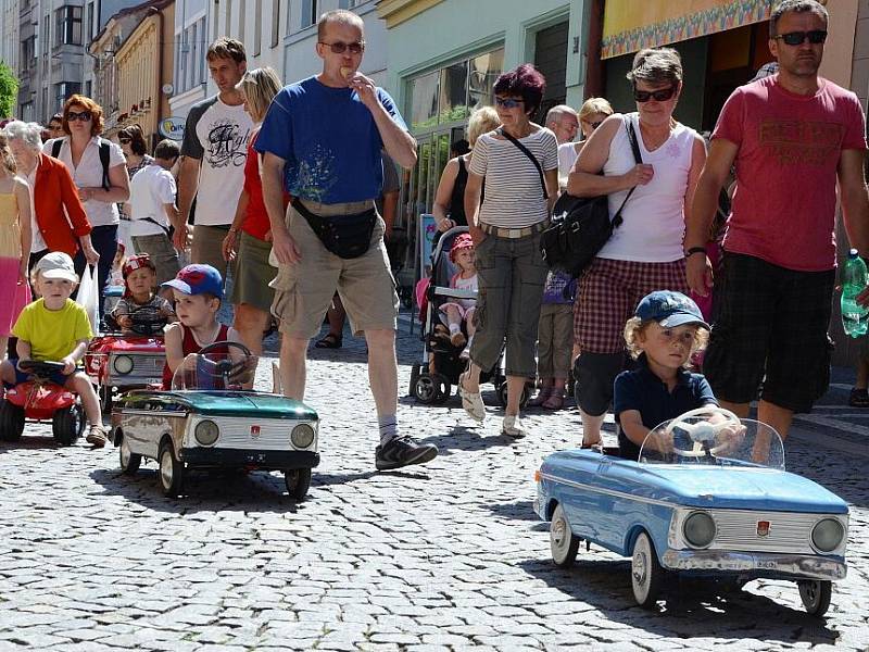 Mezinárodní sraz šlapacích moskvičů a dalších šlapacích autíček.