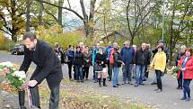 Sedmadevadesáté výročí vzniku samostatného Československého státu si připomenuli v Hronově položením květin. 