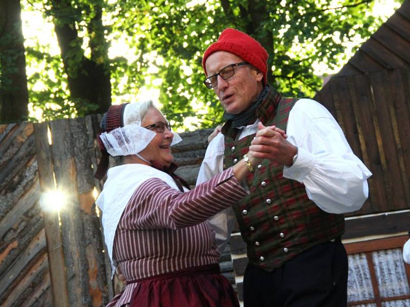 Reje barev a tanec nechyběly na Mezinárodním folklorním festivalu v Červeném Kostelci. 