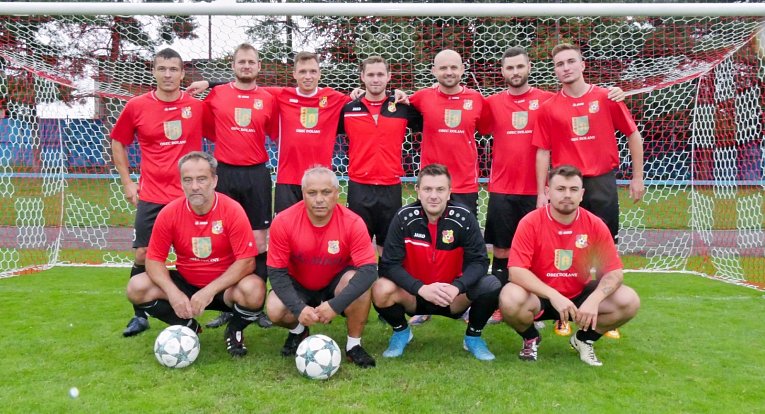Fotbalisté Dolan po třech výhrách míří na hřiště rezervy Jaroměře. Chybět v derby nebude ani kanonýr Roman Ulrych (vpravo dole).