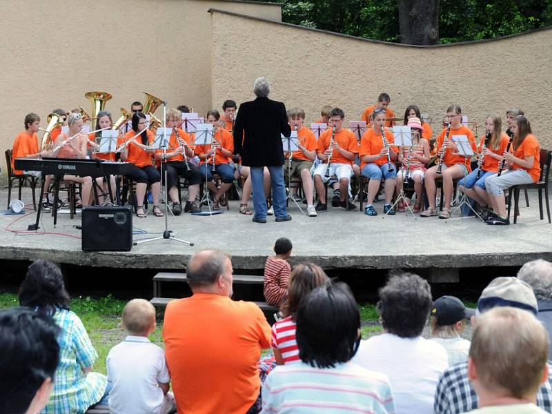  Promenádní koncert v parku Aloise Jiráska 