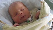 TOMÁŠ VISKOT se narodil 22. prosince 2016 ve 14.13 hodin. Vážil 3380 gramů a měřil 50 centimetrů. S rodiči Jirkou a Míšou a čtyřletým bráškou Vojtou bydlí v Náchodě.