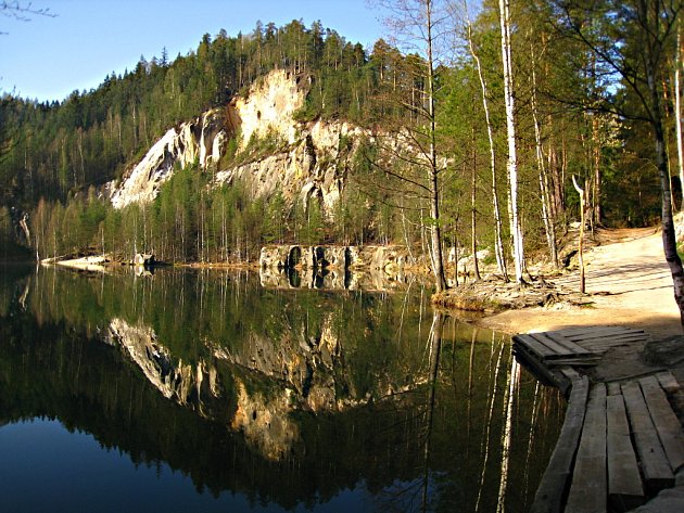 Zatopená bývalá pískovna v Adršpašských skalách 