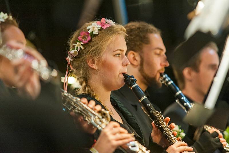 Když skály naslouchají: Police Symphony Orchestra.