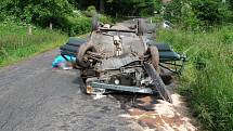 Rokytník u Hronova (Náchodsko): Při dopravní nehodě dvou osobních automobilů zemřel jeden člověk a tři byli těžce zraněni.