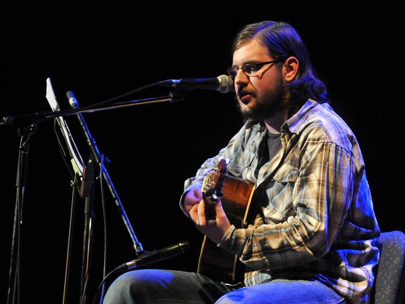 V páteční a sobotní večer patřil hronovský sál Josefa Čapka osmému ročníku Springfestu „Music for Tibet“, jehož výtěžek bude věnován na podporu tibetského etnika v Tibetu i exilu v oblasti vzdělávání, náboženství, ekologie, soběstačnosti a pracovní konkur