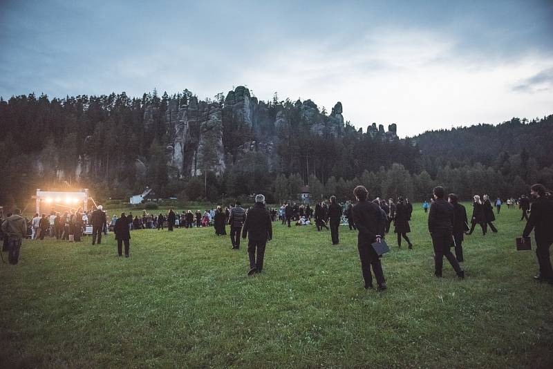 Mladý orchestr vzdal hold přírodě, skály naslouchaly dialogu Země a člověka