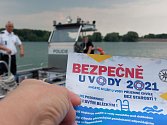 Přehradní nádrž Rozkoš ožila hlídkujícími policisty na člunu i na březích