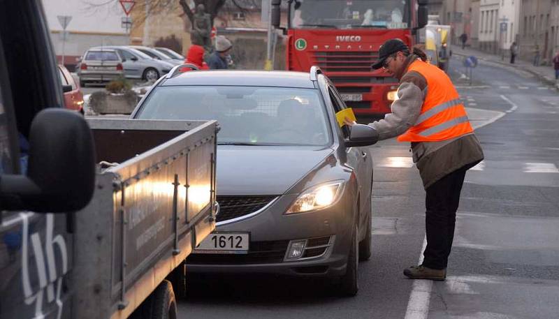 Protestní blokáda dopravy za dokončení obchvatu v České Skalicei ve čtvrtek 29. ledna 2009.