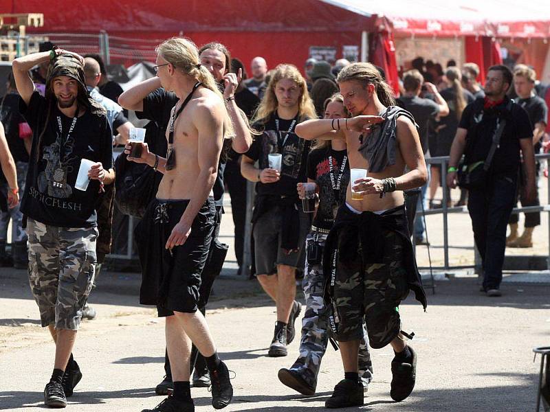 Tři dny, dvě pódia, 75 kapel – to je vizitka festivalu Brutal Assault, jehož 16. ročník  se koná opět v josefovské pevnosti. 