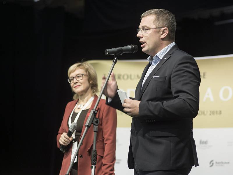 Broumovské diskuse jsou konferencí v prostorách benediktinského kláštera v Broumově.