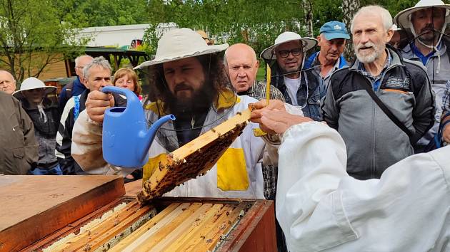 Včelaři z Náchodska se vydali na vzdělávací zájezd.