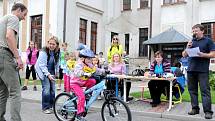 Letos už popáté se školáci od první do deváté třídy Základní školy Velké Poříčí postavili tradičně v prvním říjnovém týdnu na start cyklistického závodu „Časovka do vrchu.“ 