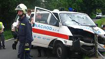 Nehoda sanitky u Červeného Kostelce.