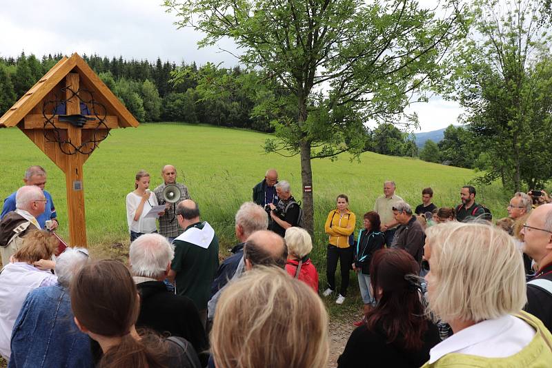 Odhalení a posvěcení Křížové cesty na kopci Šibeník nad Novým hrádkem – 25. června 2022.