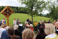 Na kopci Šibeník nad Novým Hrádkem byla v sobotu 25. června odhalena a posvěcena nová křížová cesta.
