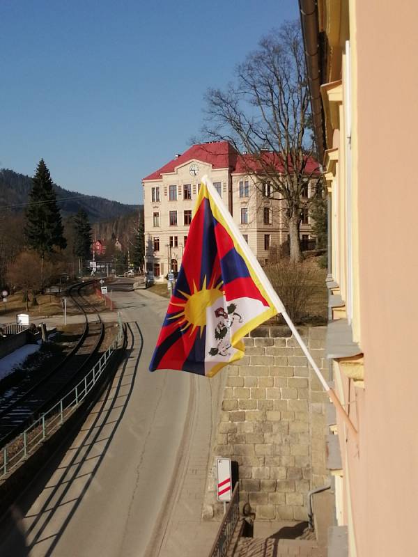 Vlajka Tibetu 10. března vlála i z teplické radnice