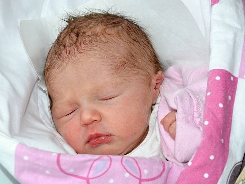 ANNA MAKÁNOVÁ se narodila 5. února 2015 ve 20.52 hodin šťastným rodičům Ladě a Petrovi z Kuksu. Holčička vážila 2755 gramů a měřila 47 centimetrů. Doma má sourozence Markétku (5 let) a Péťu (9 let). 