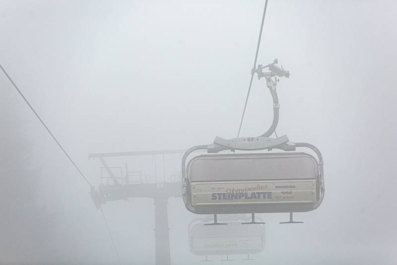 V Říčkách v Orlickcých horách dokončují novou lanovku které bude již tuto sezonu vozit lyžaře na vrchol Zakletý.