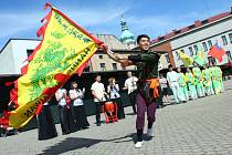 Reje barev a tanec nechyběly na Mezinárodním folklorním festivalu v Červeném Kostelci. 