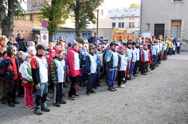 Třináctý ročník oblíbené soutěže mladých hasičů si nenechalo uniknout sedmadvacet pětičlenných hlídek z celého regionu. 