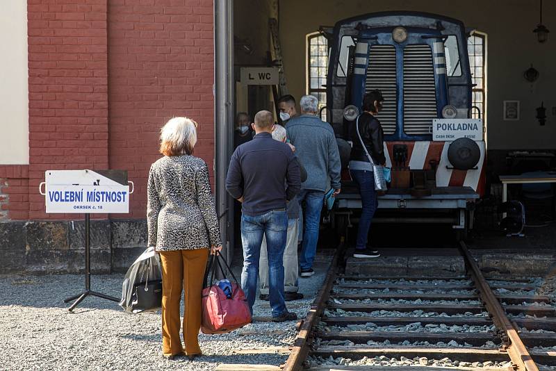 Volby v železničním muzeu Výtopna v Jaroměři