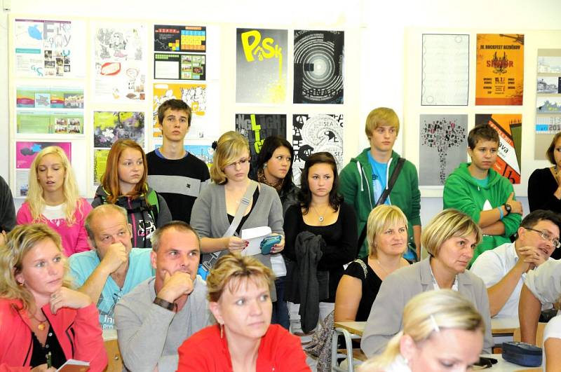 První den středoškoláků na Střední škole propagační tvorby a polygrafie ve Velkém Poříčí. 