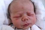 MATĚJ KAŠPAR z Jaroměře je prvním děťátkem rodičů Aliny Riško a Jiřího Kašpara. Chlapeček se narodil 23. května 2017 v 10.09 hodin, vážil 3945 gramů a měřil 49 centimetrů.