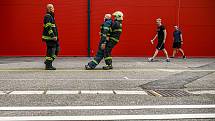 Soutěž o nejtvrdšího hasiče mezi profesionály i dobrovolníky se v úterý 20. července odehrála na požární stanici HZS Královéhradeckého kraje ve Velkém Poříčí.